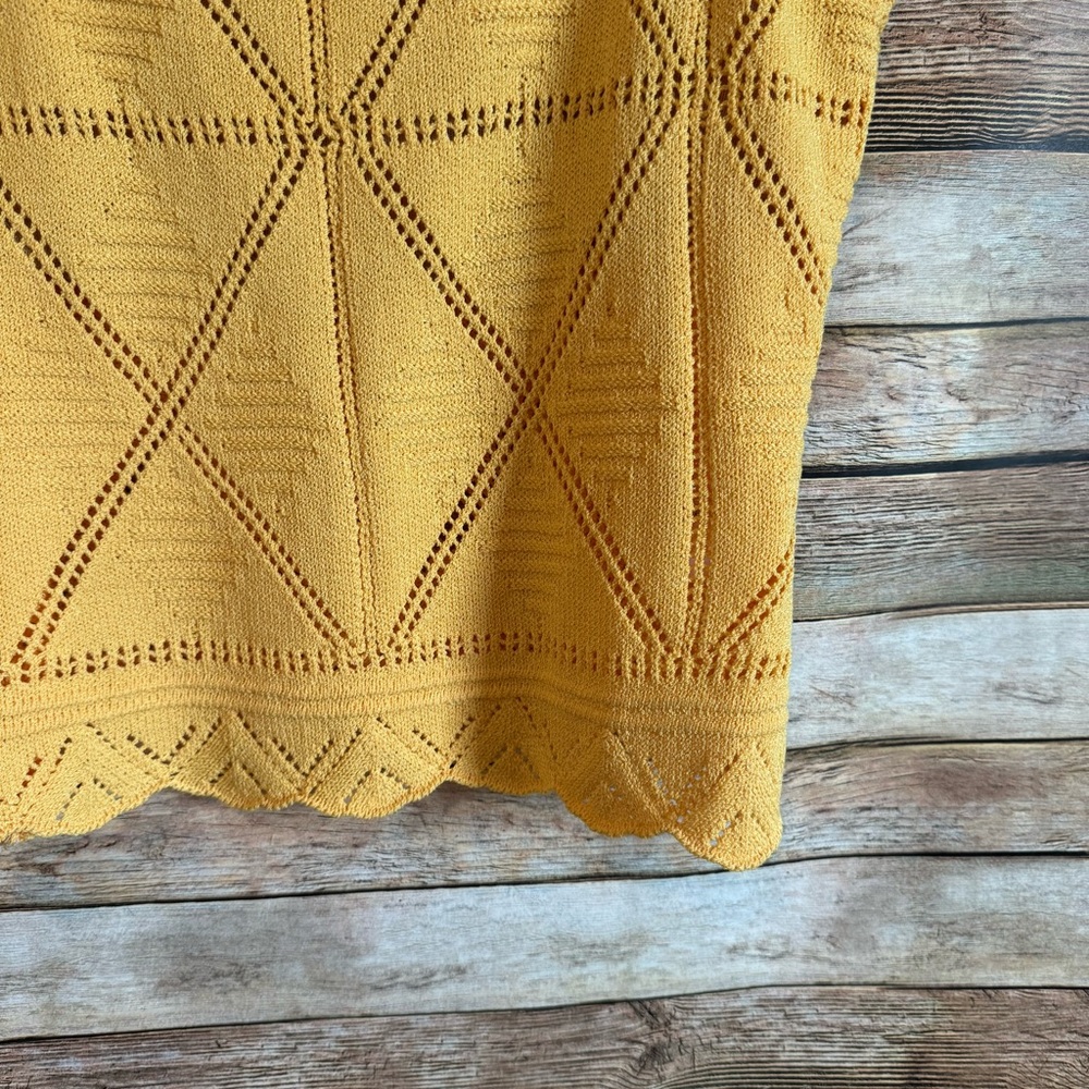 St. John Sport Women's Yellow 100% Wool Scalloped Hem Crochet Shell Tank Medium - Picture 3 of 8